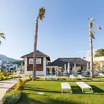 Luxury 2 Bedroom Apartment *