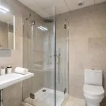 Luxury 2 Bedroom Apartment *