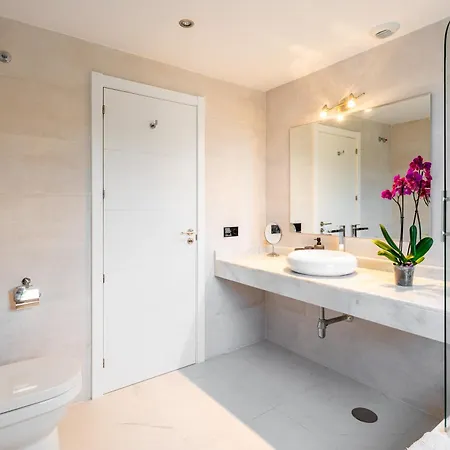 Апартаменти Luxury 2 Bedroom *