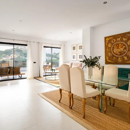 Luxury 2 Bedroom Апартаменти *