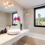 Luxury 2 Bedroom 아파트 에스테포나